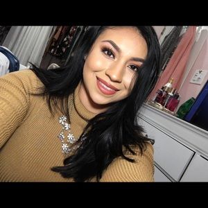 Meet your Posher, Dania